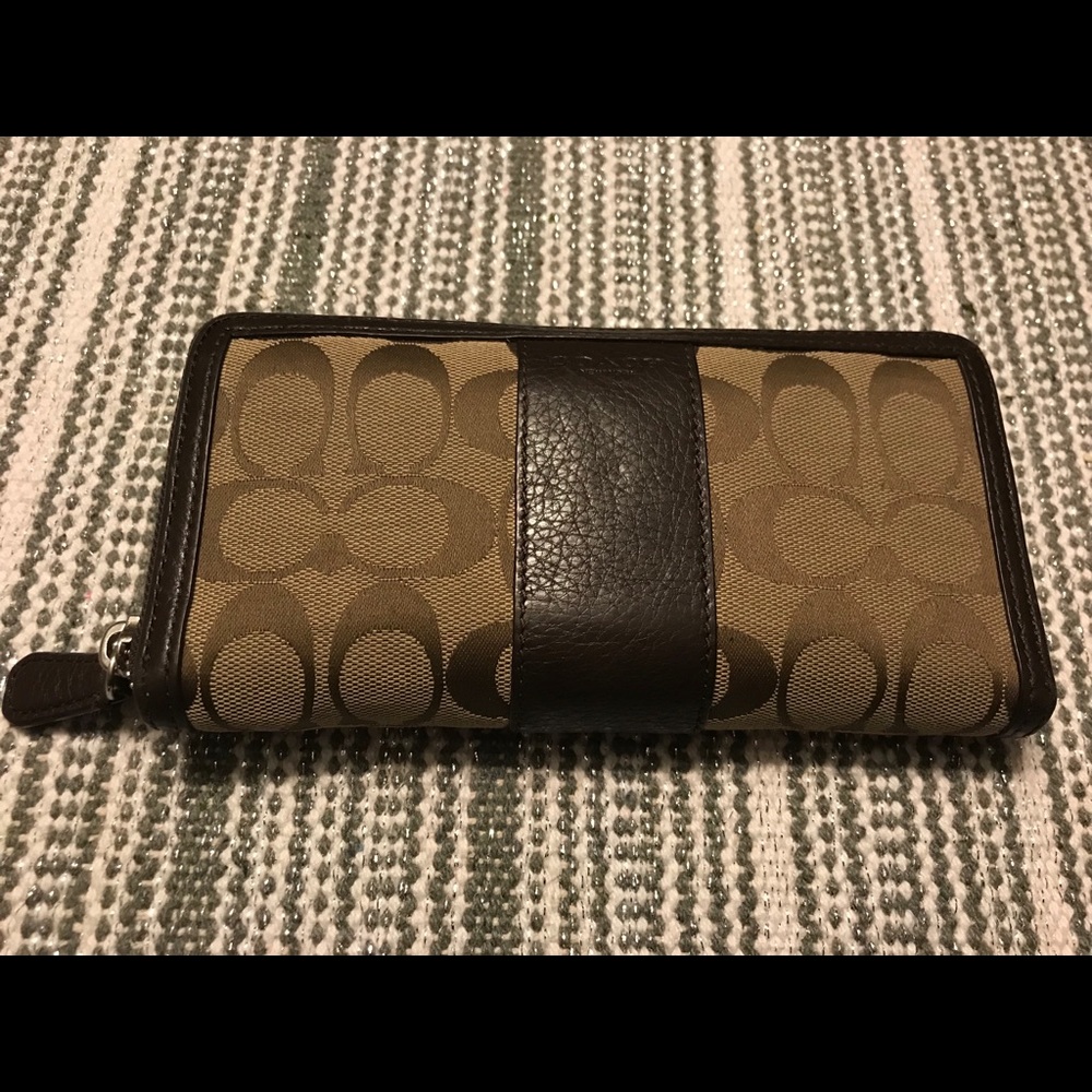Authentic Coach Wallet - Picture 2 of 4